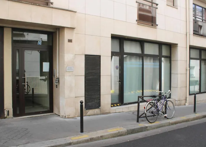Spacious Appt Close To Place Monge